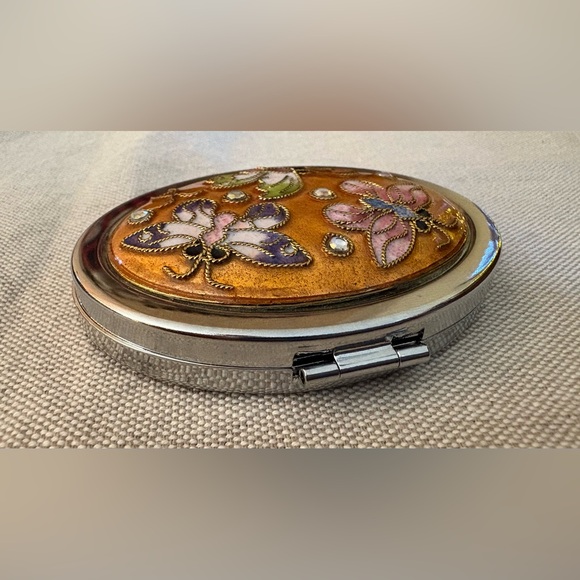 Pretty Butterfly Compact Mirror - Picture 5 of 7